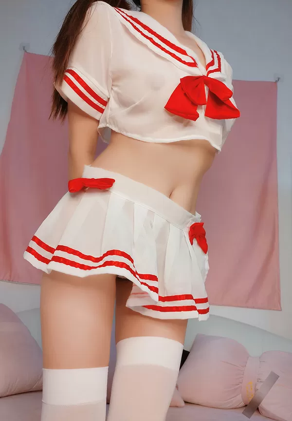福利姬桃桃酱 双马尾超短牛仔裤+水手服