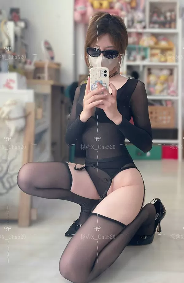 白虎福利姬搽搽之黑色情趣系私拍人体福利